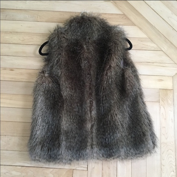 NWOT Vince Camuto Faux Fur Vest Size Extra Small - Picture 4 of 6